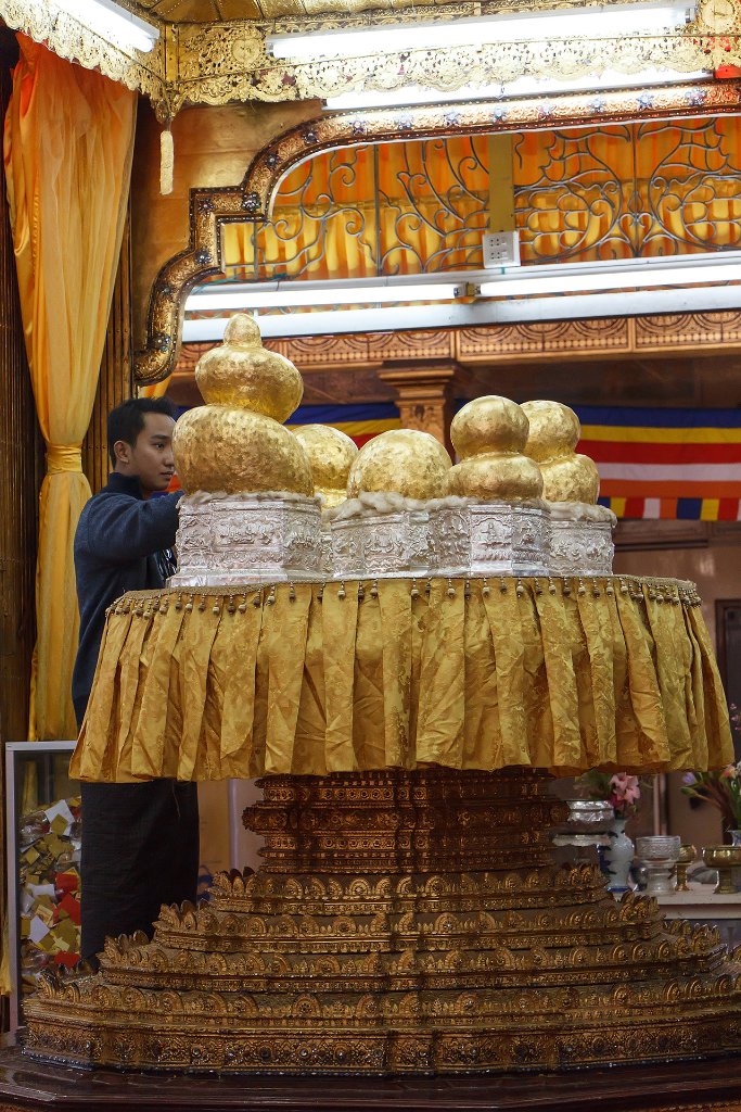36-The sacred images in the Phaung Daw Oo Pagoda.jpg